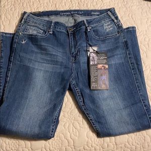 Women’s Cowgirl Tuff bootcut NWT 36 short